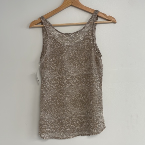 Women’s Old Navy tank top never been worn before - Picture 3 of 3